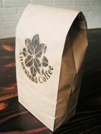 �A���g�R�[�q�[�̒��܂͂��̂܂܂ł��g���܂����A�R�[�q�[�̍��肪�o�Ă��܂��̂ŋC�ɂȂ�悤�Ȃ�W�b�v���b�N�Ȃǂɓ���ĕۑ����ĉ�����